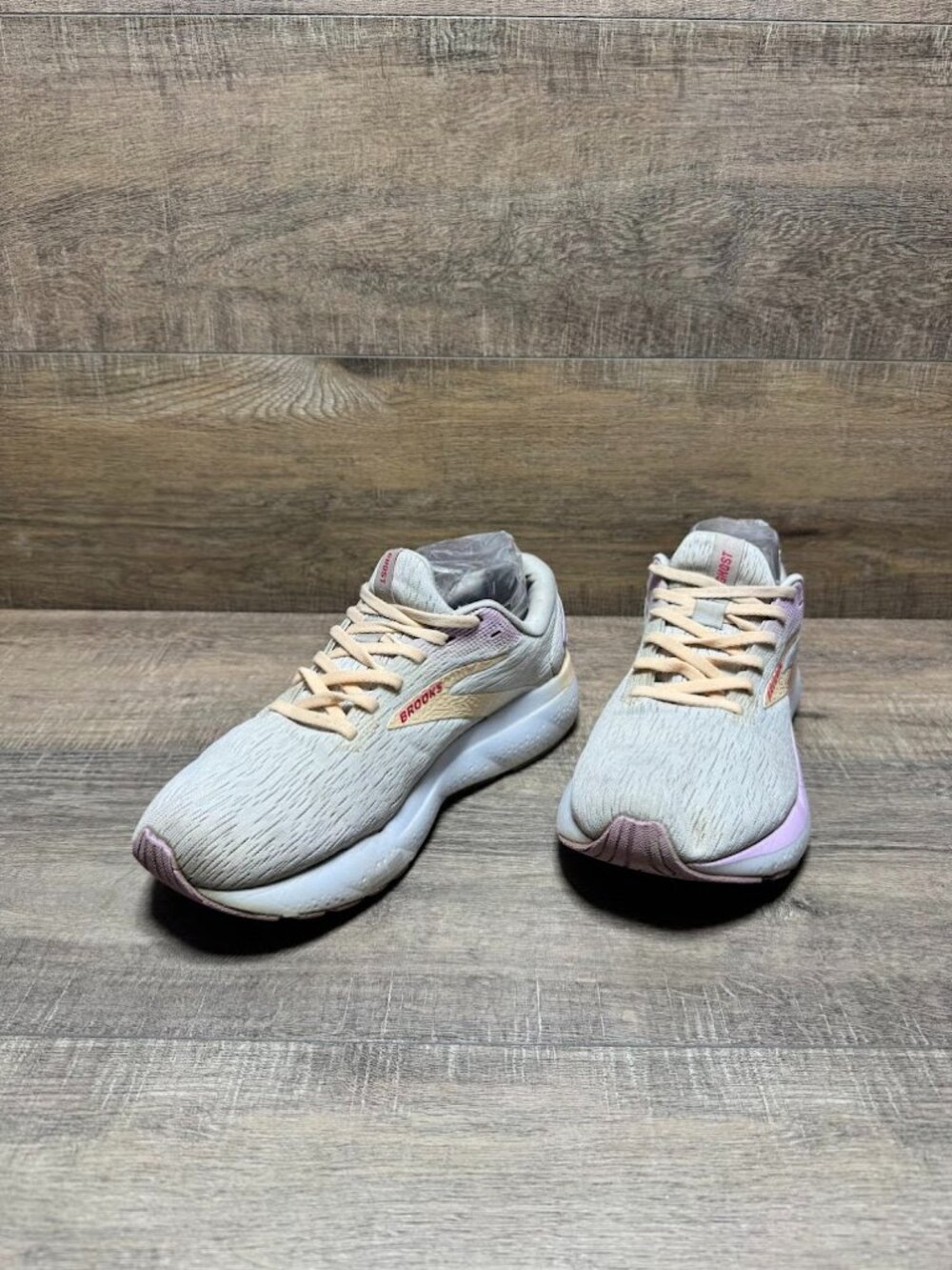 Brooks Ghost 16 Light Gray/Peach Mesh Athletic Shoes Women's Size 9.5